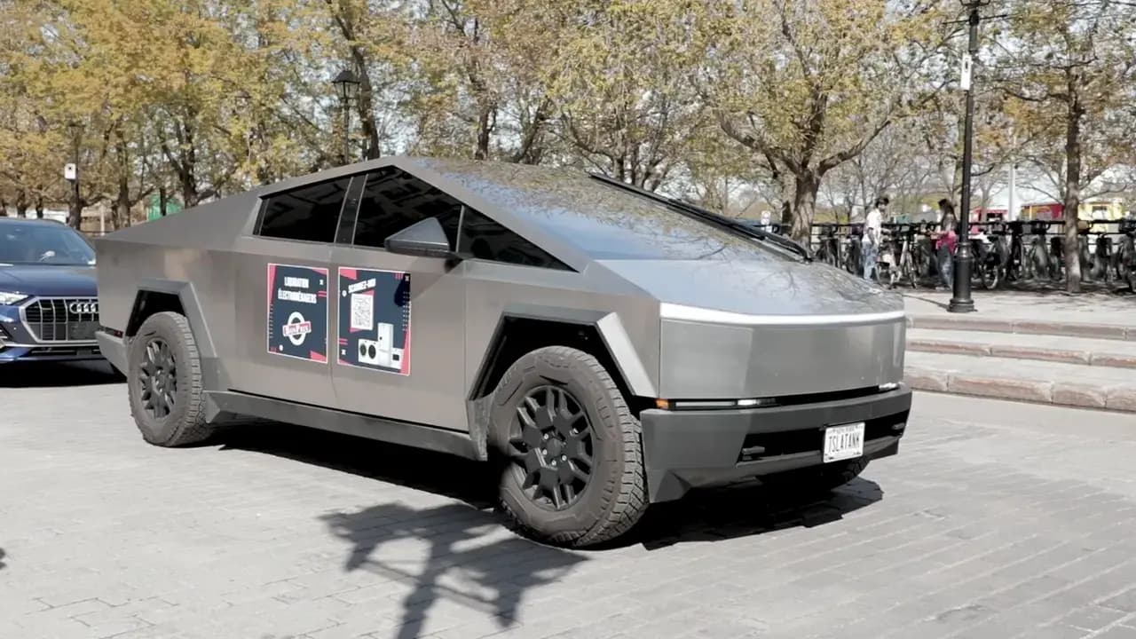 Cybertruck street