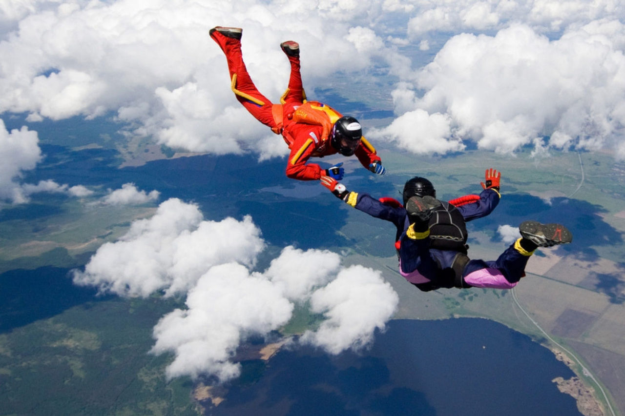 Skydiving Surprise — BONPRIX ÉLECTROMÉNAGERS